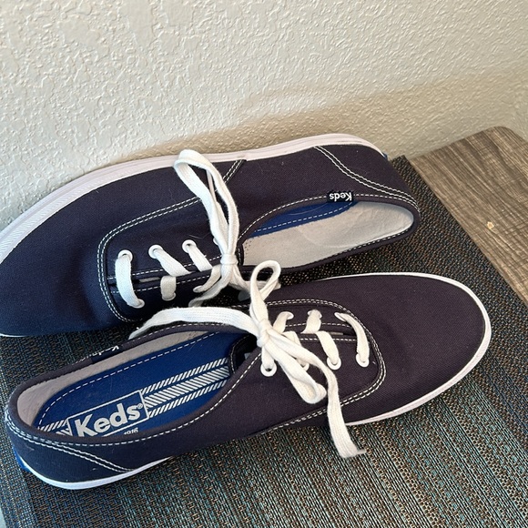 Keds Retro Sneaker women's size 9.5 Twill Lining - Blue with white stitching - Picture 2 of 8